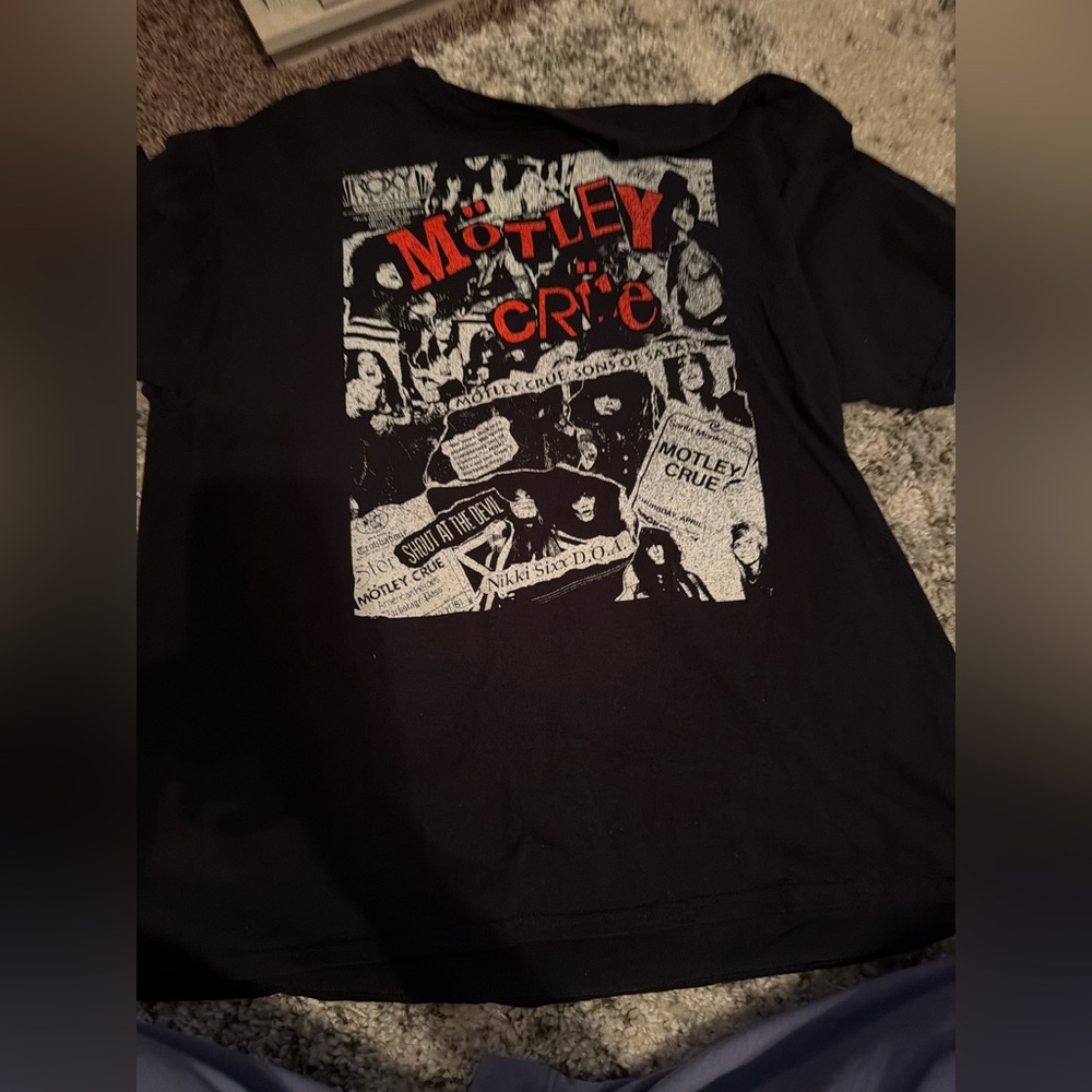 Motley Crue oversized shirt size S/M.